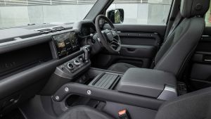 Land Rover Defender V8 - interior