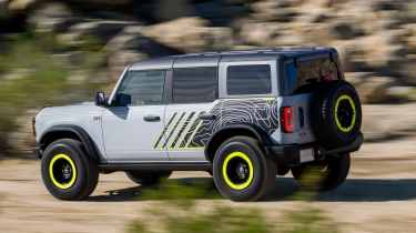 Ford Bronco RTR - rear tracking