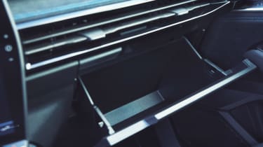 Renault Austral - glovebox