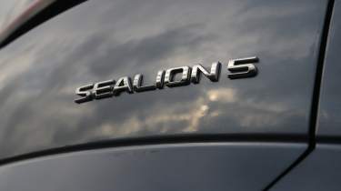 BYD Sealion 5 DM-i Design - 'Sealion 5' badge