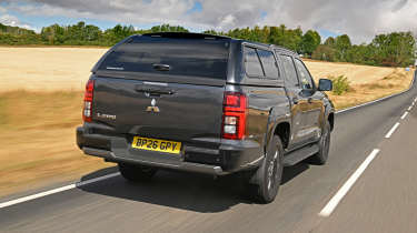 Mitsubishi L200 - rear tracking