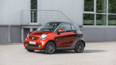 Smart ForTwo - red car action