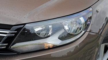 Volkswagen Tiguan headlight