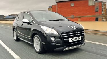 Peugeot 3008 HYbrid4 front tracking