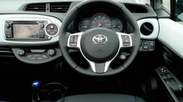 Toyota Yaris Hybrid dash