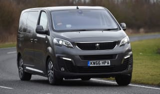 Peugeot Traveller 2017 - front cornering