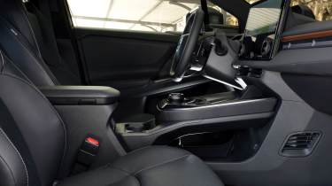 Subaru Uncharted - front seats