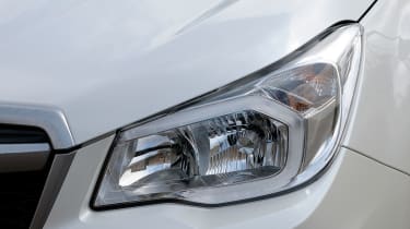 Subaru Forester 2.0D XC front light