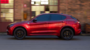 Alfa Romeo Stelvio Quadrifoglio Colleziones - side profile
