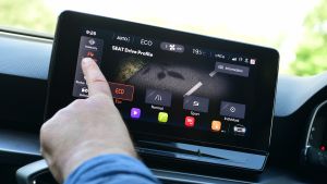 SEAT Leon e-Hybrid long termer - first report touchscreen