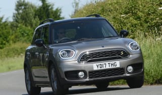 MINI Countryman S E plug-in hybrid - front action