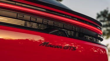 Porsche Macan GTS - tail light bar