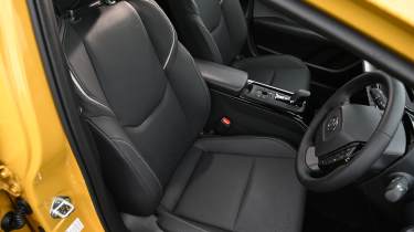 Volkswagen Golf GTE vs Toyota Prius - Prius front seat
