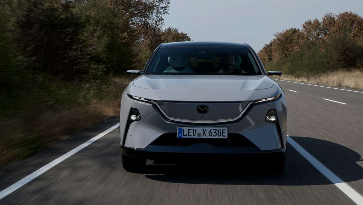 Mazda CX-6e front quarter view