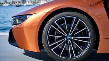 BMW i8 Roadster - wheel