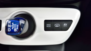 Toyota Prius Plug-In 2017 - gearlever