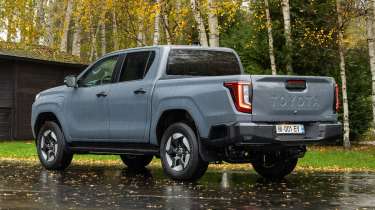 Toyota Hilux - rear static