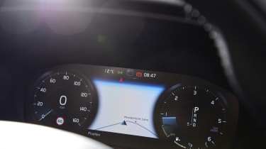 Volvo V60 - long termer first report dials detail