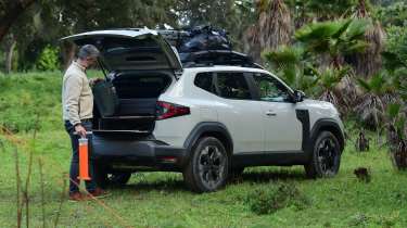 Auto Express deputy editor Richard Ingram unloading the Dacia Duster&#039;s boot