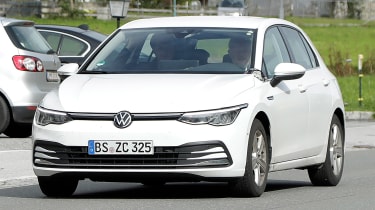 Volkswagen Golf facelift - spyshot 1