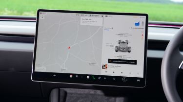 Tesla Model 3 Performance - central screen