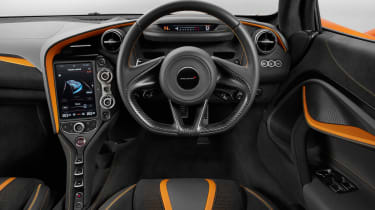 McLaren 720S - dash