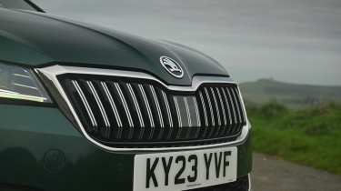 Skoda Superb Sleeper Edition - grille