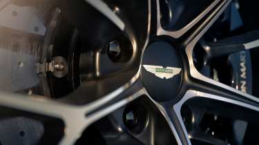 Aston Martin Vantage Roadster wheel