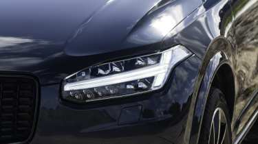 Volvo XC90 - front headlights 