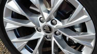 Skoda Superb hatch - alloy wheel