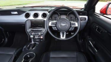 Ford Mustang 2.3 Convertible - dash