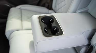 Genesis GV70 Electrified - armrest