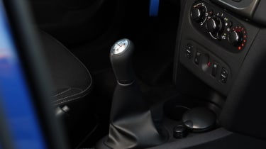 Dacia Sandero gearlever