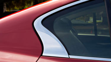 Infiniti Q50 S Hybrid Rear window