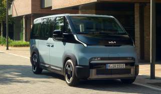 Kia PV5 7-seater - front 3/4