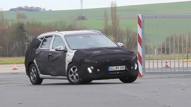 Hyundai i30 estate spy shots