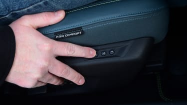 Peugeot 308 SW - operating seat controls