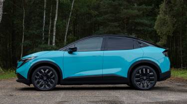 Nissan Leaf - side static