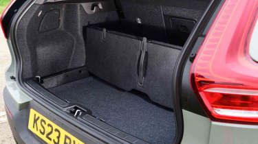 Volvo XC40 - boot with divider
