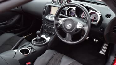 Nissan 370Z GT – interior front