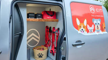 Citroen Pawlingo concept - dog supplies, harnesses and leads