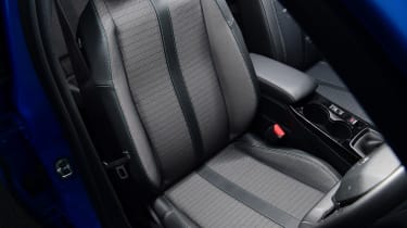 Peugeot 208 - front seats