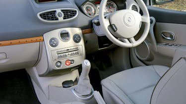 Renault Clio Initiale interior