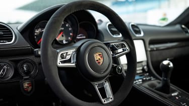 Porsche 718 Cayman GTS 4.0 - steering wheel