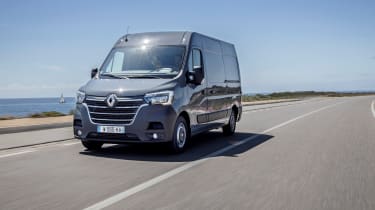 2019 Renault Master driving front