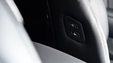 Kia Sorento - seat controls
