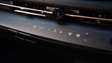 Nissan Ariya - centre console buttons