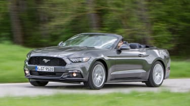 Ford Mustang Convertible - front action