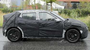 Hyundai Ioniq 2 - wet side profile