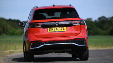 Volkswagen Tiguan R-Line 2.0 TSI 4Motion - rear cornering
